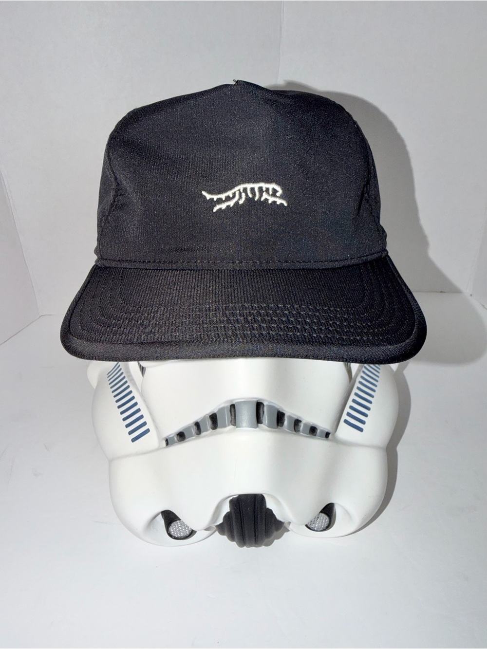 Sun Day Red Jupiter Vent Flatbill Hat In Black Tiger Woods